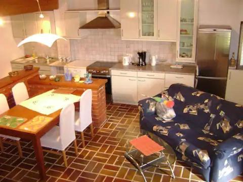 Apartman Loreta พูลา ภายนอก รูปภาพ